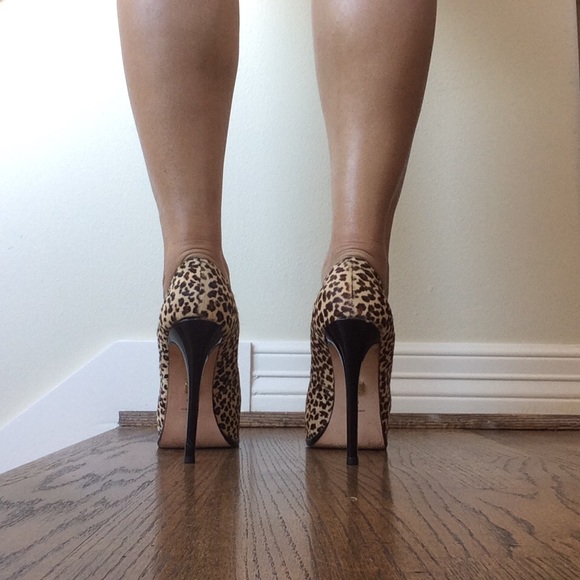 Pour La Victoire Animal Print Calf Hair Heels - Picture 6 of 9